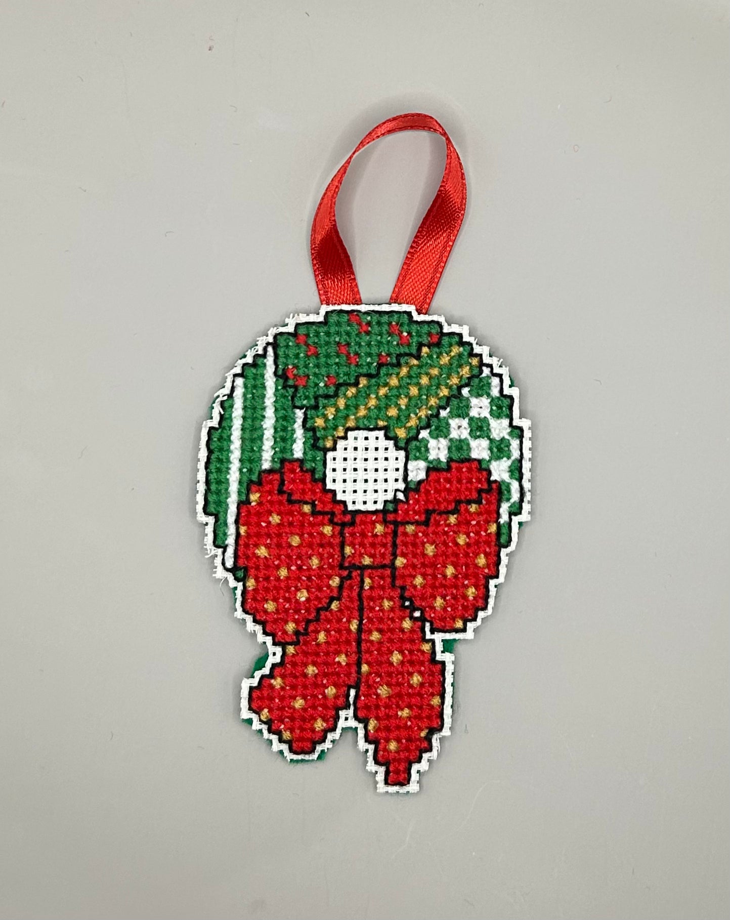 Wreath ornament (trimmed)